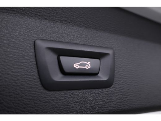 BMW X1 sDrive18d High Executive Automaat, Panorama dak, Navigatie ActivLease financial lease