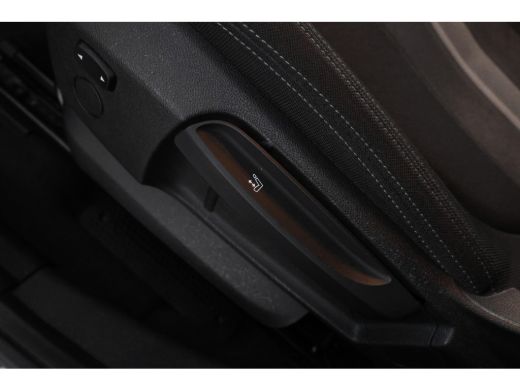 BMW X1 sDrive18d High Executive Automaat, Panorama dak, Navigatie ActivLease financial lease