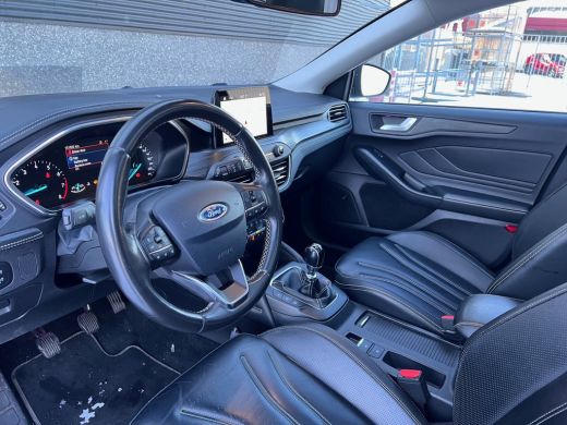 Ford Focus 125pk EcoBoost/Vignale/B&O/Adaptive/Matrix/Schuifdak/HUD/Trekh. ActivLease financial lease