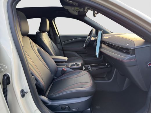 Ford Mustang Mach-E Mach-E Extended Premium RWD 88 kWh | Snel Leverbaar! | Pano | Leder | Adap. Cruise | B&O Audio ActivLease financial lease