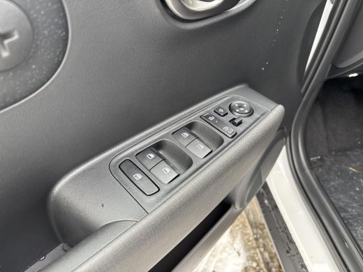 Hyundai Inster Evolve 49 kWh | Winterpack | Uit voorraad leverbaar | Warmtepomp | Stoel en stuurverwarming | Par... ActivLease financial lease