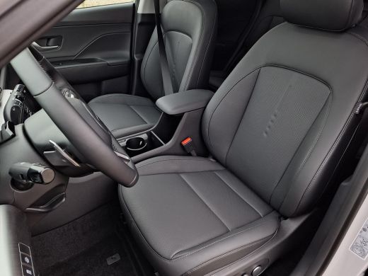 Hyundai Kona 1.6 GDI HEV Premium Sky | Uit voorraad leverbaar! | Schuif-/kantel dak | Elektrische stoelen | St... ActivLease financial lease