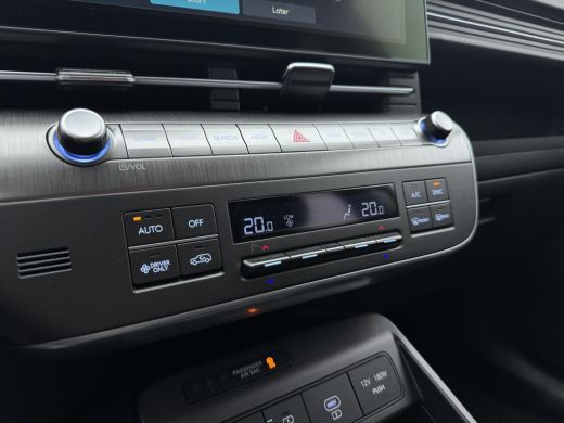 Hyundai Kona Pure Edition 48.4 kWh | Uit voorraad leverbaar! | Parkeersensoren voor en achter | Adaptieve Crui... ActivLease financial lease