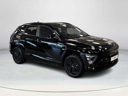 Hyundai Kona Pure Edition 48.4 kWh | Uit voorraad leverbaar! | Parkeersensoren voor en achter | Adaptieve Crui... ActivLease financial lease