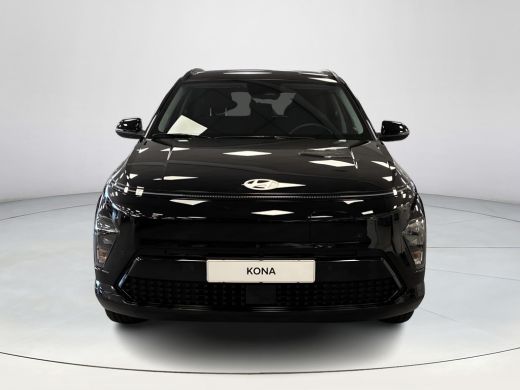 Hyundai Kona Pure Edition 48.4 kWh | Uit voorraad leverbaar! | Parkeersensoren voor en achter | Adaptieve Crui... ActivLease financial lease
