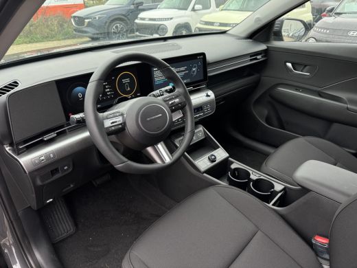 Hyundai Kona Pure Edition 48.4 kWh | Uit voorraad leverbaar! | Parkeersensoren voor en achter | Adaptieve Crui... ActivLease financial lease