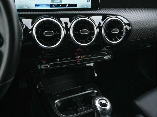 Mercedes-Benz A-Klasse 160 Business Solution (INCL-BTW) *LEATHER- FABRIC | FULL-LED | WIDE-SCREEN-COCKPIT | CAMERA | NAV... ActivLease financial lease