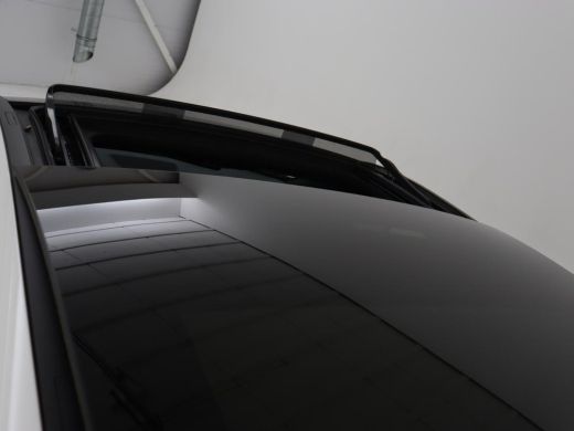 Mercedes-Benz A-Klasse 250e AMG | Panoramadak | Stoelverwarming | Carplay | Leder/Alcantara | Camera | Sfeerverlichting ... ActivLease financial lease