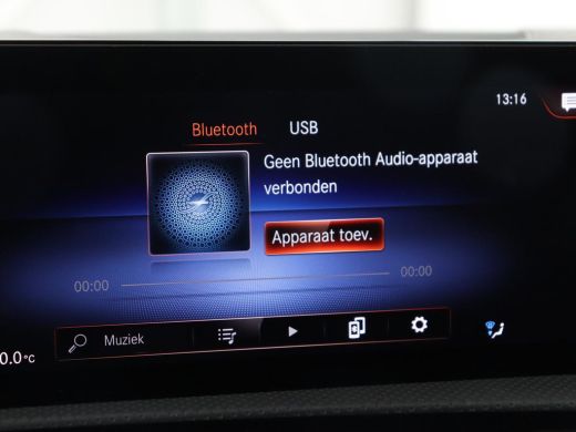 Mercedes-Benz A-Klasse 250e AMG | Panoramadak | Stoelverwarming | Carplay | Leder/Alcantara | Camera | Sfeerverlichting ... ActivLease financial lease