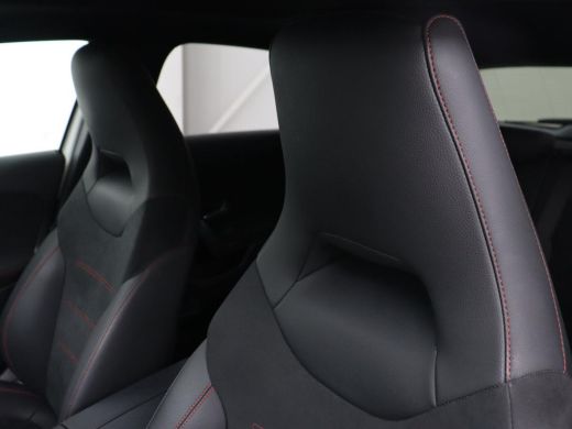 Mercedes-Benz A-Klasse 250e AMG | Panoramadak | Stoelverwarming | Carplay | Leder/Alcantara | Camera | Sfeerverlichting ... ActivLease financial lease