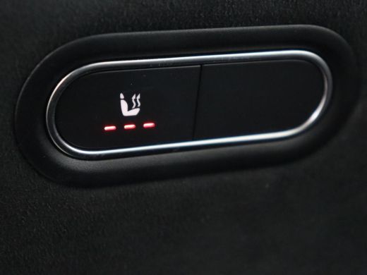 Mercedes-Benz A-Klasse 250e AMG | Panoramadak | Stoelverwarming | Carplay | Leder/Alcantara | Camera | Sfeerverlichting ... ActivLease financial lease