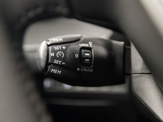 Peugeot 2008 1.2 PureTech Allure Sport (APPLE CARPLAY, 360 CAMERA, SPORTSTOELEN, CLIMATE, LM VELGEN, NIEUWE AP... ActivLease financial lease