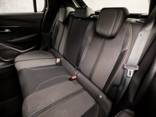 Peugeot 208 1.2 PureTech GT-Line Allure Pack (GROOT NAVI, SPORT VELGEN, CAMERA, SPORTSTOELEN, CLIMATE, CRUISE... ActivLease financial lease