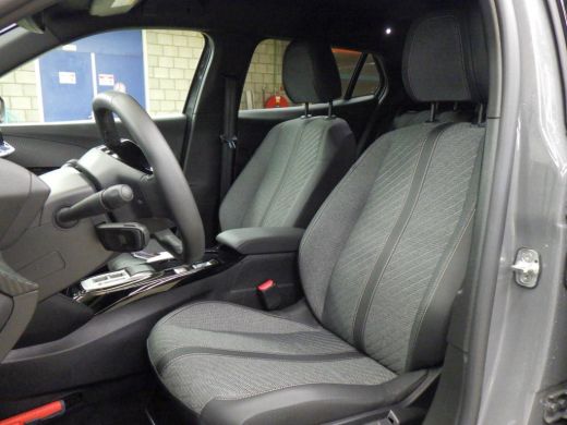 Peugeot e-2008 EV Allure Avantage 54 kWh 156pk 8 Jaar Garantie! 99%SOH | Navigatie | Climate Control | Keyless-E... ActivLease financial lease