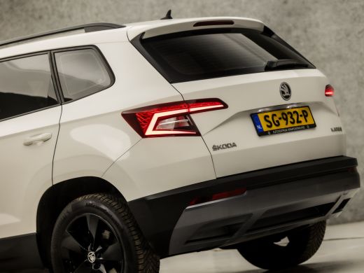 Skoda Karoq 1.0 TSI Black&White Automaat (APPLE CARPLAY, GROOT NAVI, DEALER ONDERHOUDEN, CRUISE CONTROL, GETI... ActivLease financial lease