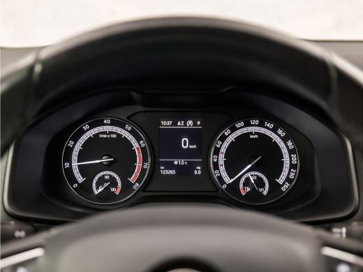 Skoda Karoq 1.0 TSI Black&White Automaat (APPLE CARPLAY, GROOT NAVI, DEALER ONDERHOUDEN, CRUISE CONTROL, GETI... ActivLease financial lease