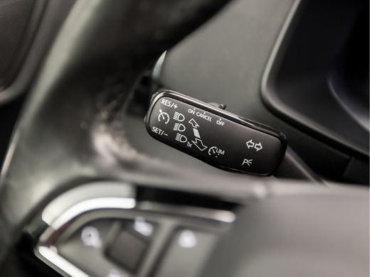 Skoda Karoq 1.0 TSI Black&White Automaat (APPLE CARPLAY, GROOT NAVI, DEALER ONDERHOUDEN, CRUISE CONTROL, GETI... ActivLease financial lease