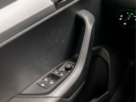 Skoda Karoq 1.0 TSI Black&White Automaat (APPLE CARPLAY, GROOT NAVI, DEALER ONDERHOUDEN, CRUISE CONTROL, GETI... ActivLease financial lease