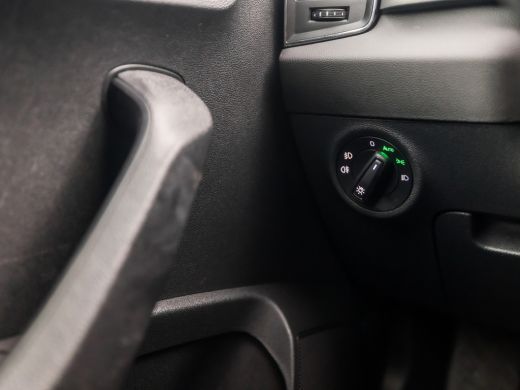 Skoda Karoq 1.0 TSI Black&White Automaat (APPLE CARPLAY, GROOT NAVI, DEALER ONDERHOUDEN, CRUISE CONTROL, GETI... ActivLease financial lease