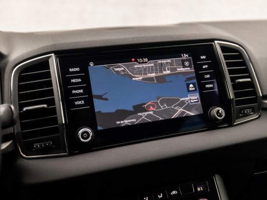 Skoda Karoq 1.0 TSI Black&White Automaat (APPLE CARPLAY, GROOT NAVI, DEALER ONDERHOUDEN, CRUISE CONTROL, GETI... ActivLease financial lease