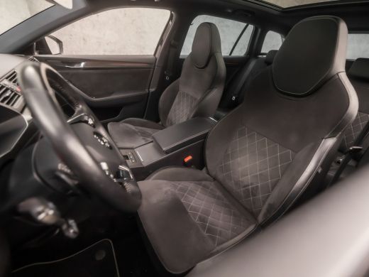 Skoda Superb Combi 1.4 TSI iV Sportline Black Edition 218Pk Automaat (PANORAMADAK, APPLE CARPLAY, RS KUIPSTOEL... ActivLease financial lease