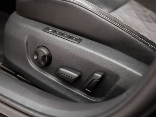 Skoda Superb Combi 1.4 TSI iV Sportline Black Edition 218Pk Automaat (PANORAMADAK, APPLE CARPLAY, RS KUIPSTOEL... ActivLease financial lease