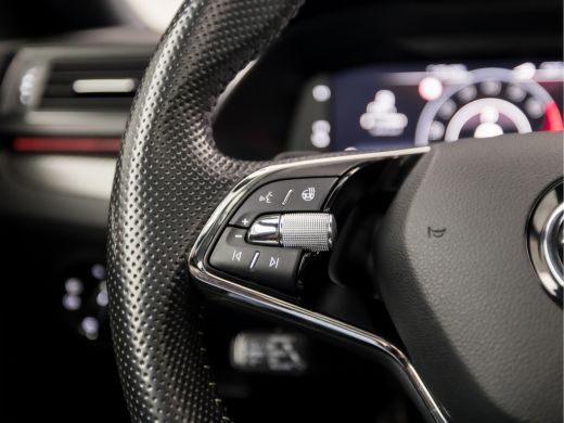 Skoda Superb Combi 1.4 TSI iV Sportline Black Edition 218Pk Automaat (PANORAMADAK, APPLE CARPLAY, RS KUIPSTOEL... ActivLease financial lease