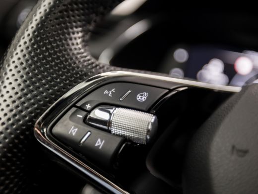 Skoda Superb Combi 1.4 TSI iV Sportline Black Edition 218Pk Automaat (PANORAMADAK, APPLE CARPLAY, RS KUIPSTOEL... ActivLease financial lease