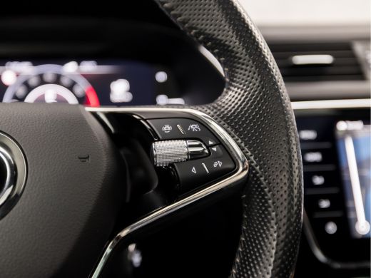 Skoda Superb Combi 1.4 TSI iV Sportline Black Edition 218Pk Automaat (PANORAMADAK, APPLE CARPLAY, RS KUIPSTOEL... ActivLease financial lease