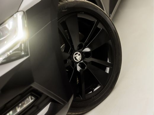 Skoda Superb Combi 1.4 TSI iV Sportline Black Edition 218Pk Automaat (PANORAMADAK, APPLE CARPLAY, RS KUIPSTOEL... ActivLease financial lease