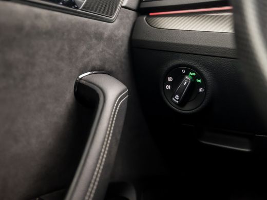 Skoda Superb Combi 1.4 TSI iV Sportline Black Edition 218Pk Automaat (PANORAMADAK, APPLE CARPLAY, RS KUIPSTOEL... ActivLease financial lease