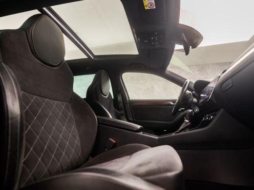 Skoda Superb Combi 1.4 TSI iV Sportline Black Edition 218Pk Automaat (PANORAMADAK, APPLE CARPLAY, RS KUIPSTOEL... ActivLease financial lease