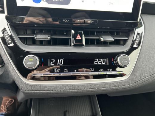 Toyota Corolla Cross Hybrid 180 Dynamic ActivLease financial lease