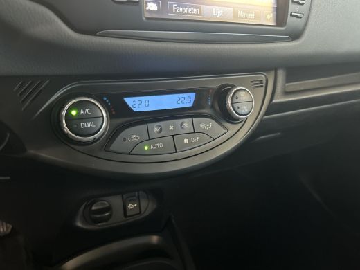 Toyota Yaris 1.5 Hybrid Active ActivLease financial lease