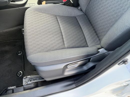 Toyota Yaris 1.5 Hybrid Dynamic ActivLease financial lease