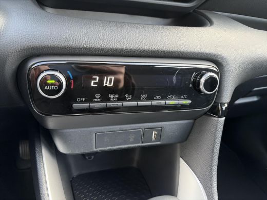 Toyota Yaris 1.5 Hybrid Dynamic ActivLease financial lease