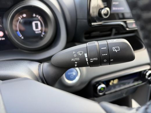 Toyota Yaris 1.5 Hybrid Dynamic ActivLease financial lease