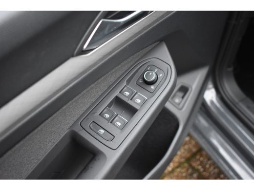 Volkswagen Golf 1.5 eHybrid 204PK PHEV Life Edition | TREKHAAK | ADAPT. CRUISE | 18 INCH | LED | APP CONNECT ActivLease financial lease