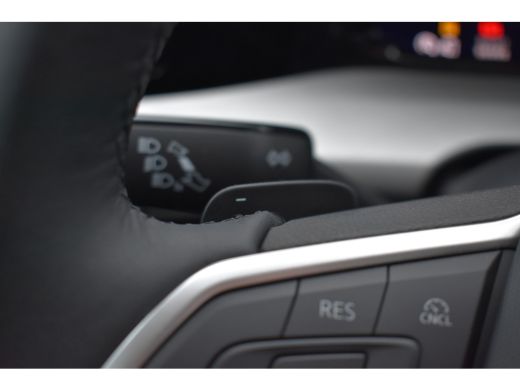 Volkswagen Golf 1.5 eHybrid 204PK PHEV Life Edition | TREKHAAK | ADAPT. CRUISE | 18 INCH | LED | APP CONNECT ActivLease financial lease