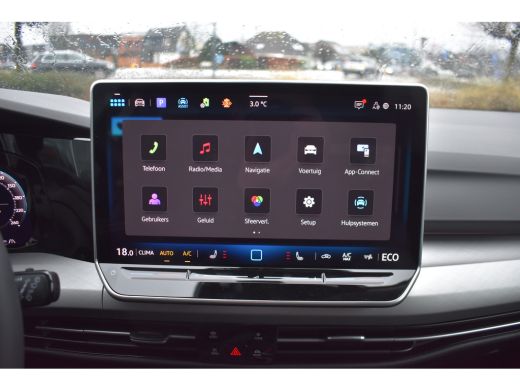 Volkswagen Golf 1.5 eHybrid 204PK PHEV Life Edition | TREKHAAK | ADAPT. CRUISE | 18 INCH | LED | APP CONNECT ActivLease financial lease