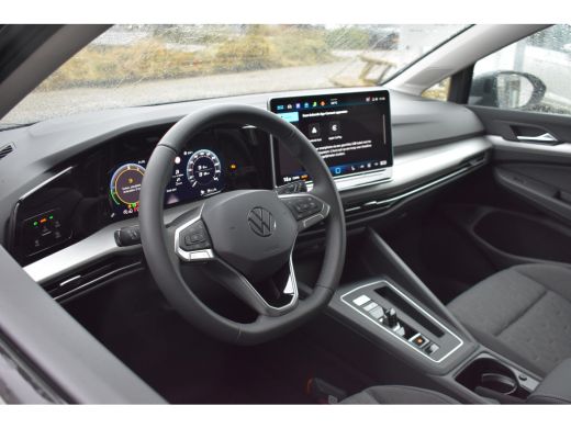Volkswagen Golf 1.5 eHybrid 204PK PHEV Life Edition | TREKHAAK | ADAPT. CRUISE | 18 INCH | LED | APP CONNECT ActivLease financial lease