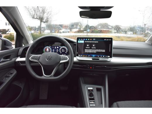 Volkswagen Golf 1.5 eHybrid 204PK PHEV Life Edition | TREKHAAK | ADAPT. CRUISE | 18 INCH | LED | APP CONNECT ActivLease financial lease
