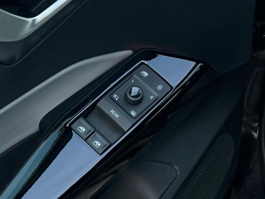 Volkswagen ID.3 First Plus 58 kWh NL AUTO | STOELVERW | CAMERA | SOH 94% | ActivLease financial lease