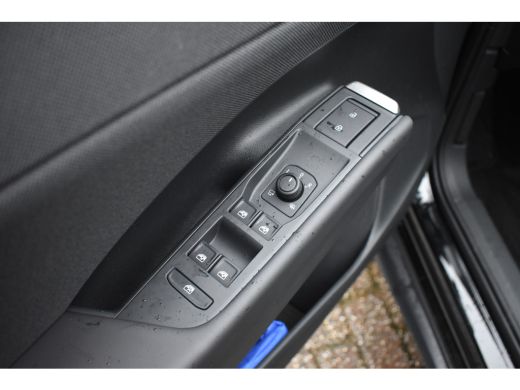 Volkswagen T-Roc 1.5 eTSI 115PK DSG-7 Life First Edition | 20 INCH MET ALL SEASONBANDEN | STOEL + STUURVERW. | LED... ActivLease financial lease