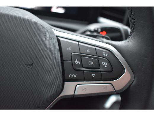 Volkswagen T-Roc 1.5 eTSI 115PK DSG-7 Life First Edition | 20 INCH MET ALL SEASONBANDEN | STOEL + STUURVERW. | LED... ActivLease financial lease