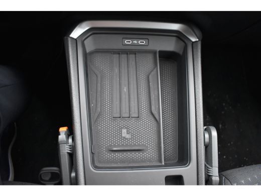 Volkswagen T-Roc 1.5 eTSI 115PK DSG-7 Life First Edition | 20 INCH MET ALL SEASONBANDEN | STOEL + STUURVERW. | LED... ActivLease financial lease