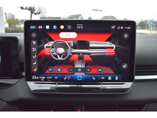 Volkswagen T-Roc 1.5 eTSI 115PK DSG-7 Life First Edition | 20 INCH MET ALL SEASONBANDEN | STOEL + STUURVERW. | LED... ActivLease financial lease