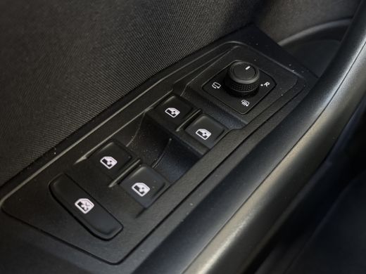 Volkswagen T-Roc TSI 115PK LIFE NAVI/PDC/CARPLAY FABRIEKS GARANTIE ActivLease financial lease