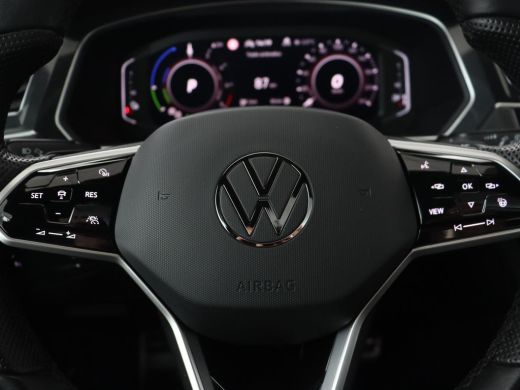 Volkswagen Tiguan 1.4 TSI eHybrid R Line | Panoramadak | Head-Up | Trekhaak | Stoelverwarming | Camera | Park Assis... ActivLease financial lease