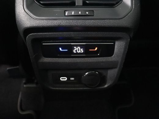 Volkswagen Tiguan 1.4 TSI eHybrid R Line | Panoramadak | Head-Up | Trekhaak | Stoelverwarming | Camera | Park Assis... ActivLease financial lease